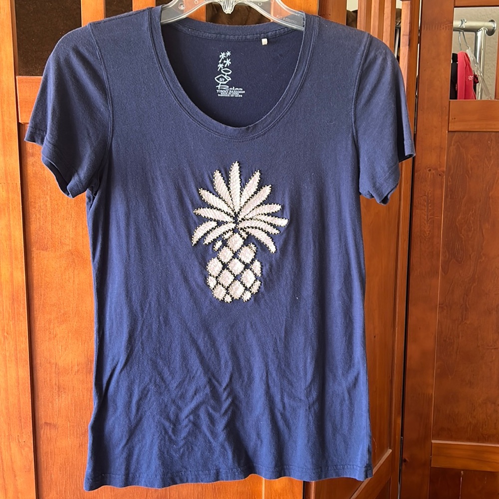 💯% Cotton Tommy Bahama Pineapple Embellished Shirt Sleeve V-Neck Tee